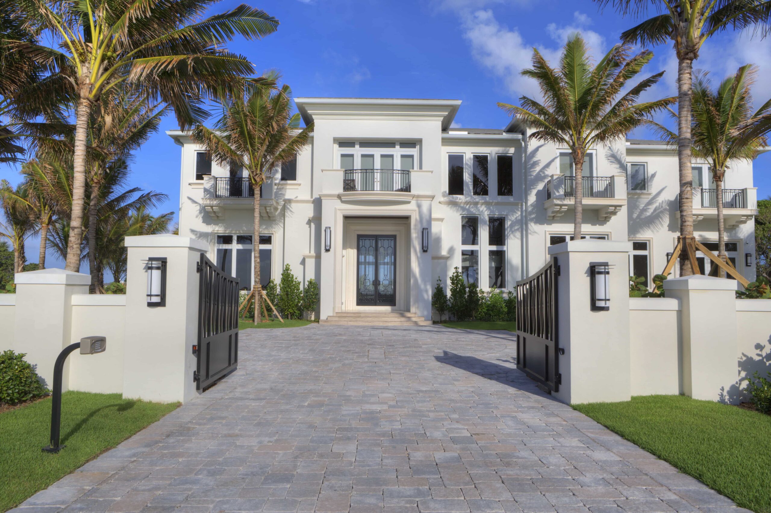 Transitional Coastal Estate – Ocean Blvd Manalapan FL